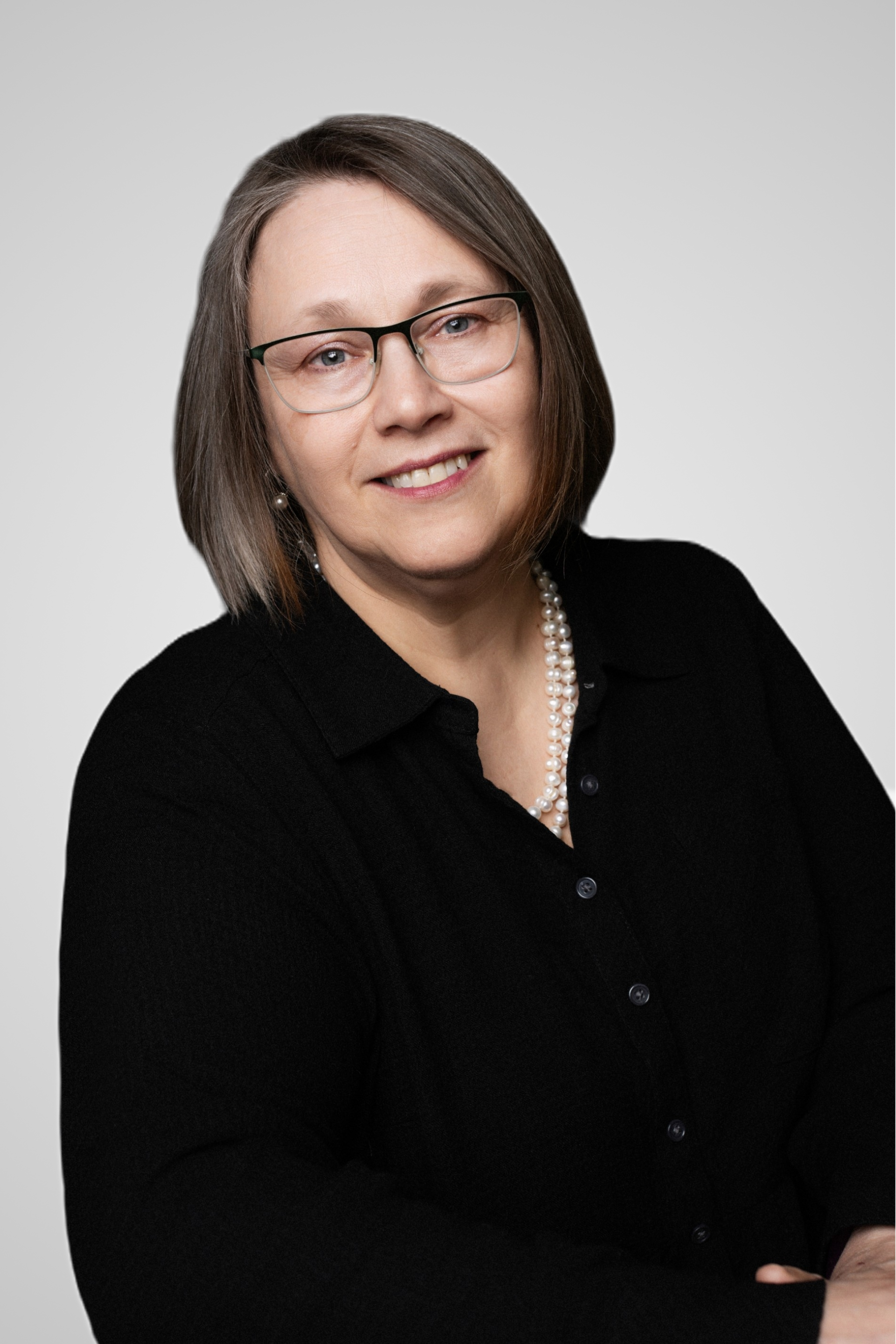 Suzanne Elliott Headshot